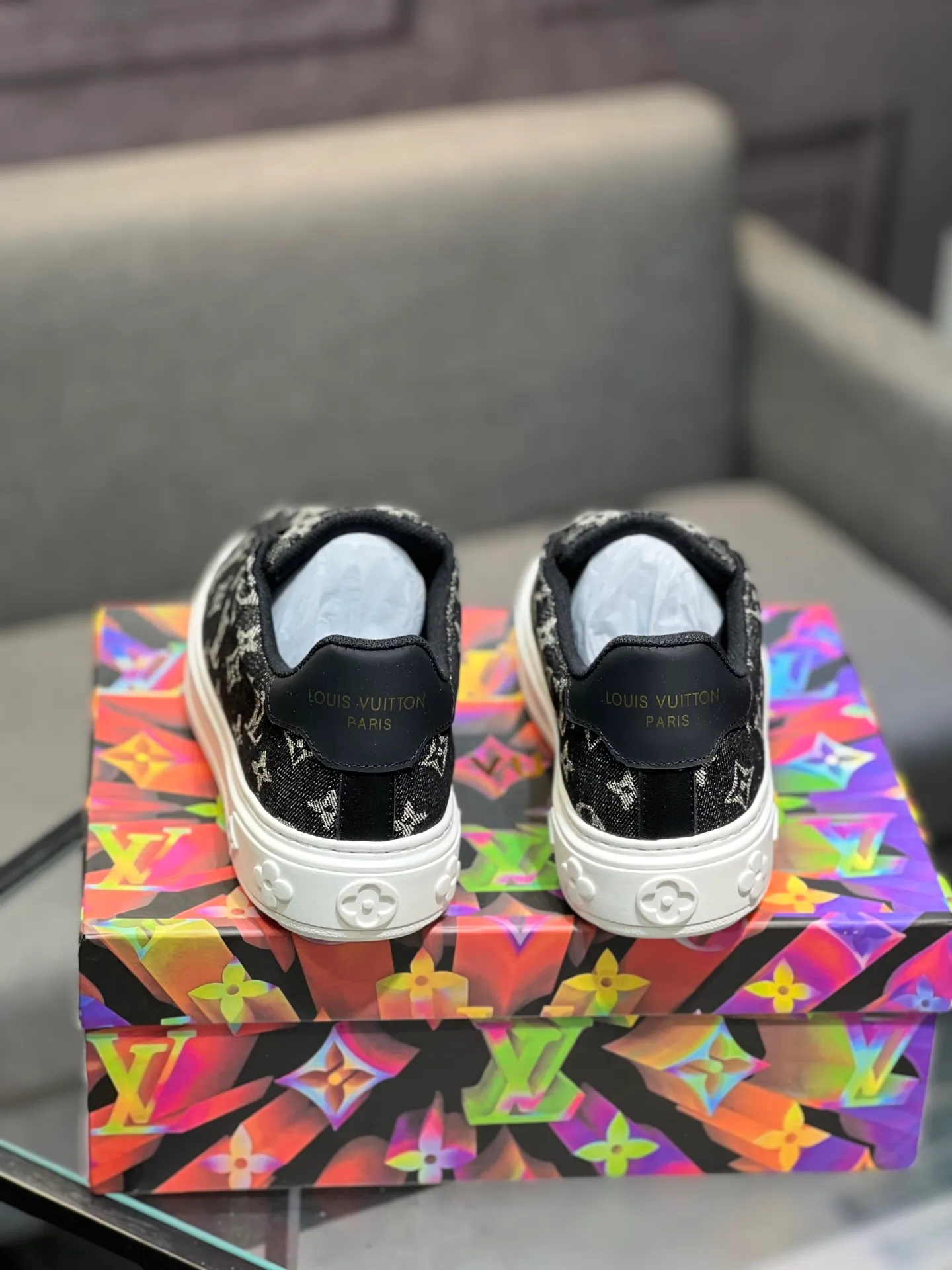 Men's Men's Shoes 💰540 LV Louis Vuitton. The latest fashionable casual shoes are popular in physical stores. The new spring and summer comfortable imported custom patent leather plus cowhide, cowhide mesh, and unique jacquard fabric element design. With sheepskin lining, Lv original base, [sun][sun] high-end packaging and high quality💪Details determine quality, welcome to compare🇮🇹Code number 38-44, 45 can be customized
